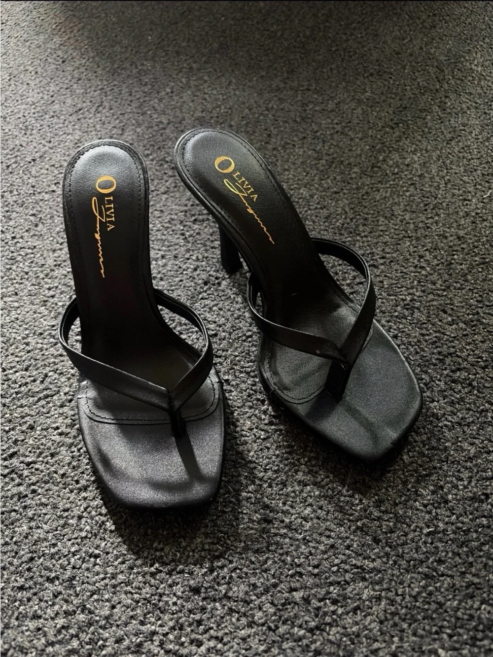Black sandals, size 6